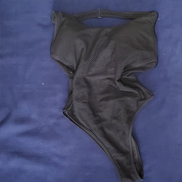 Victoria Secret's Cheeky One Piece Swimsuit Size L - Picture 2 of 5